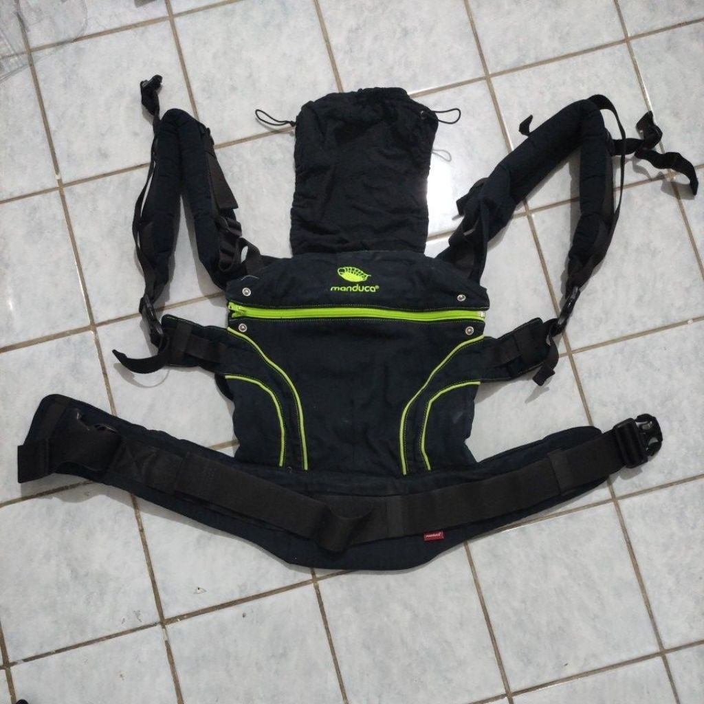 Gendongan Manduca M shape