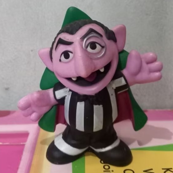 Figure koleksi sesame street