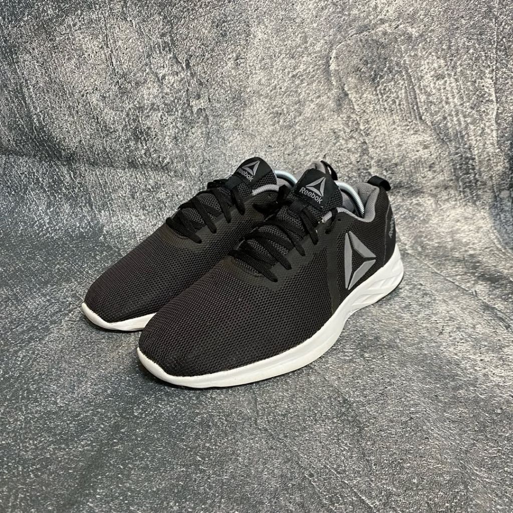 SEPATU SPORT / RUNNING REEBOK