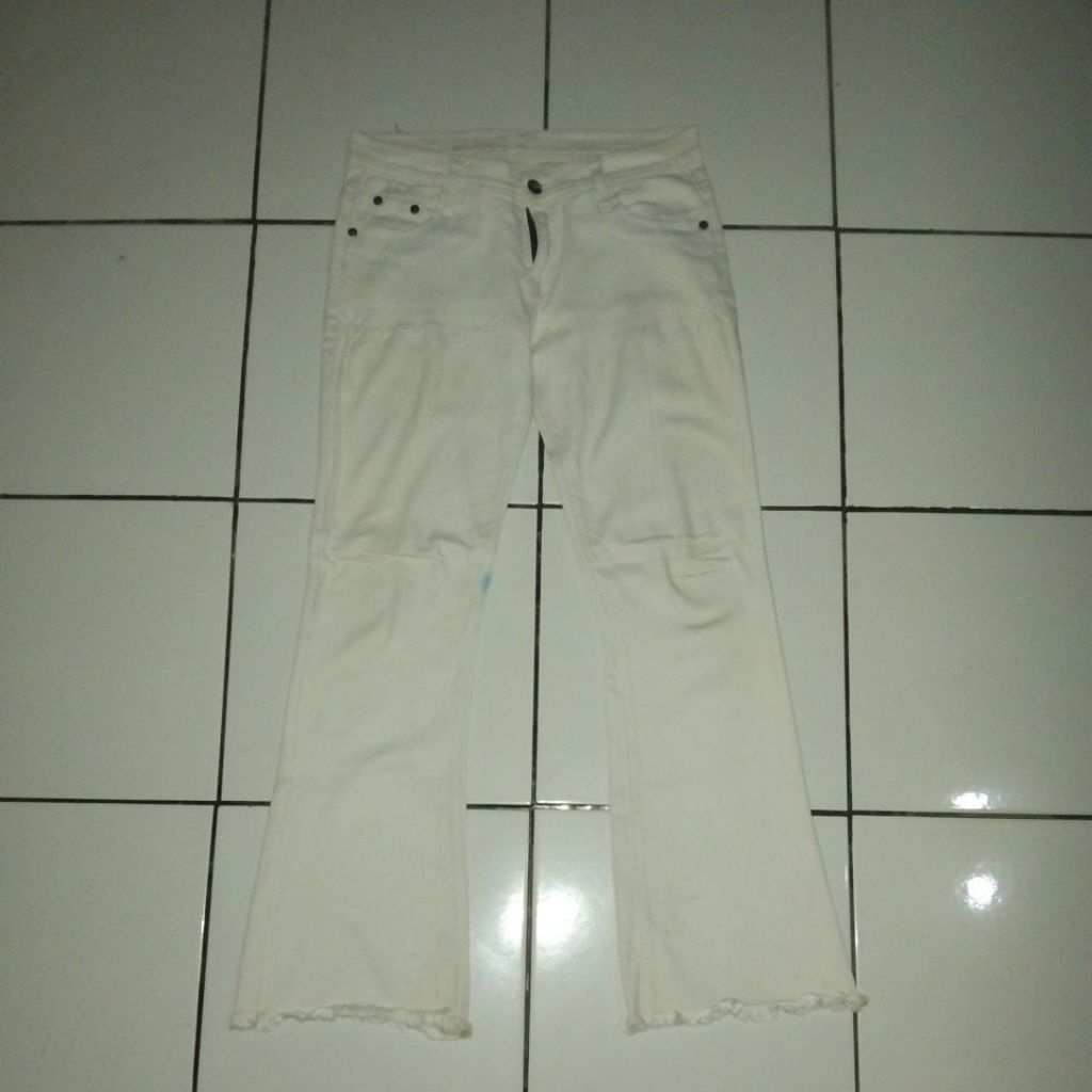 Preloved Celana Panjang Cutbray Putih Wanita