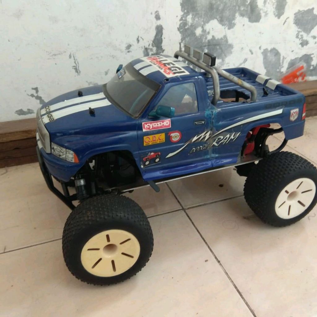 RC KYOSHO DODGE RAM (READY TO RUN).