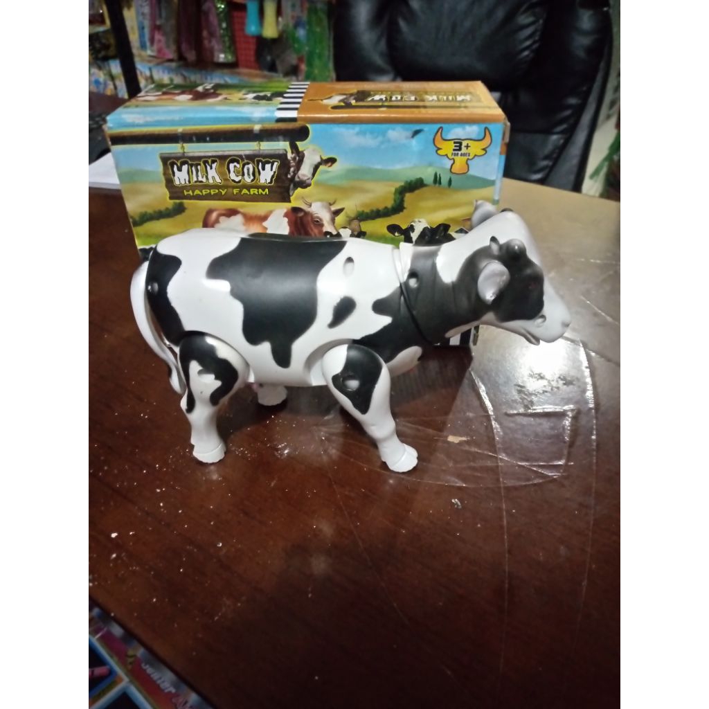 Mainan hewan sapi bisa jalan