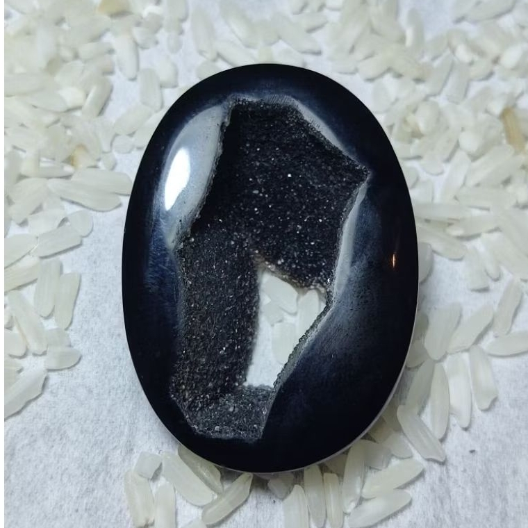 Batu combong hitam asli alam ukuran jumbo