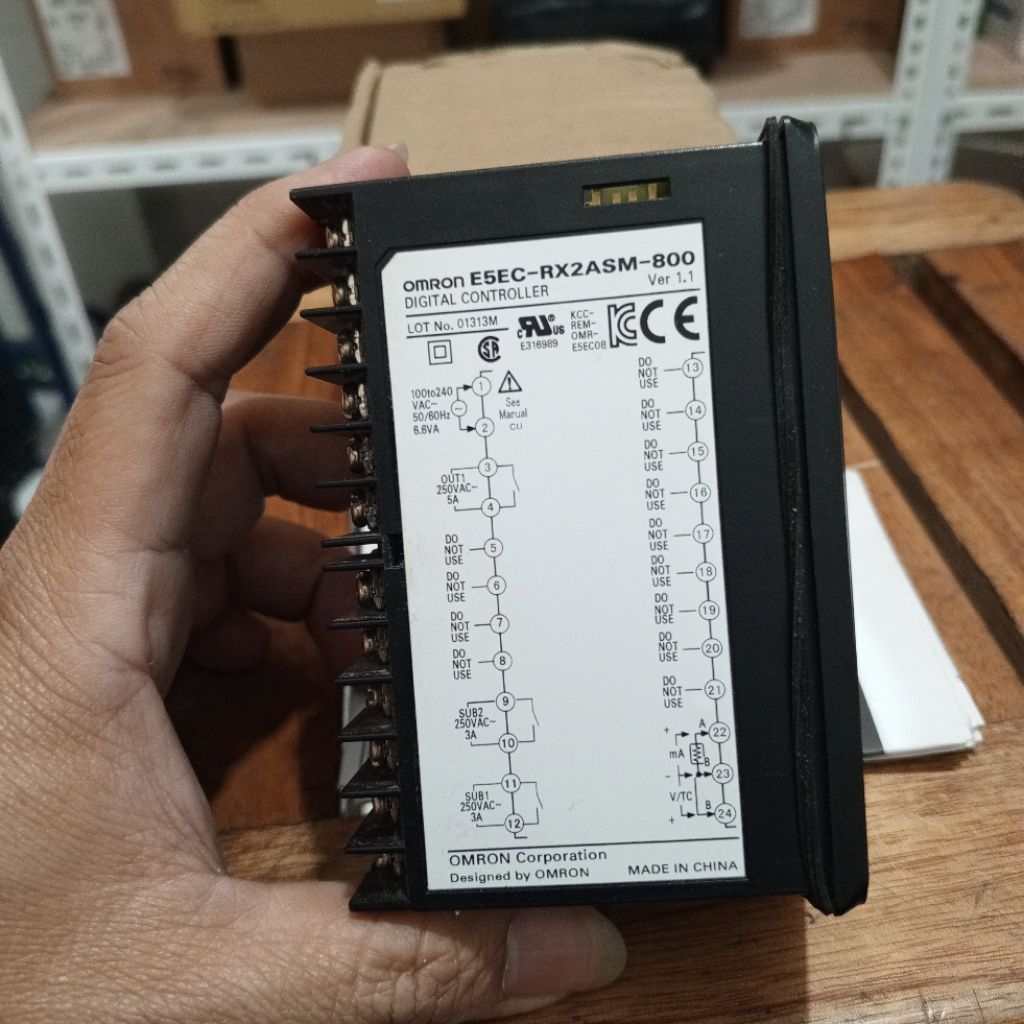 OMRON E5EC-RX2ASM-800 TEMPERATURE CONTROLLER