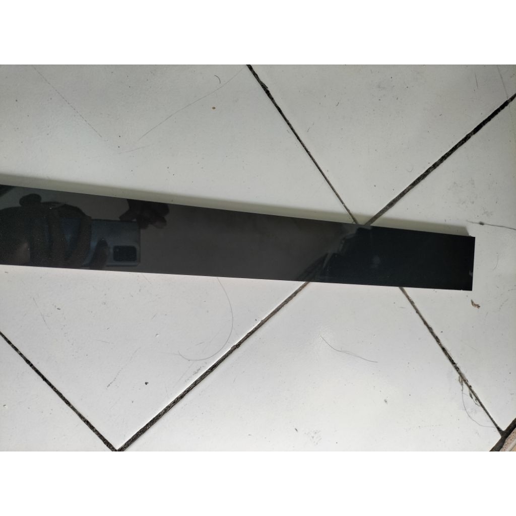 Lis/plin granit ukuran 7x40cm warna hitam, putih dan cream