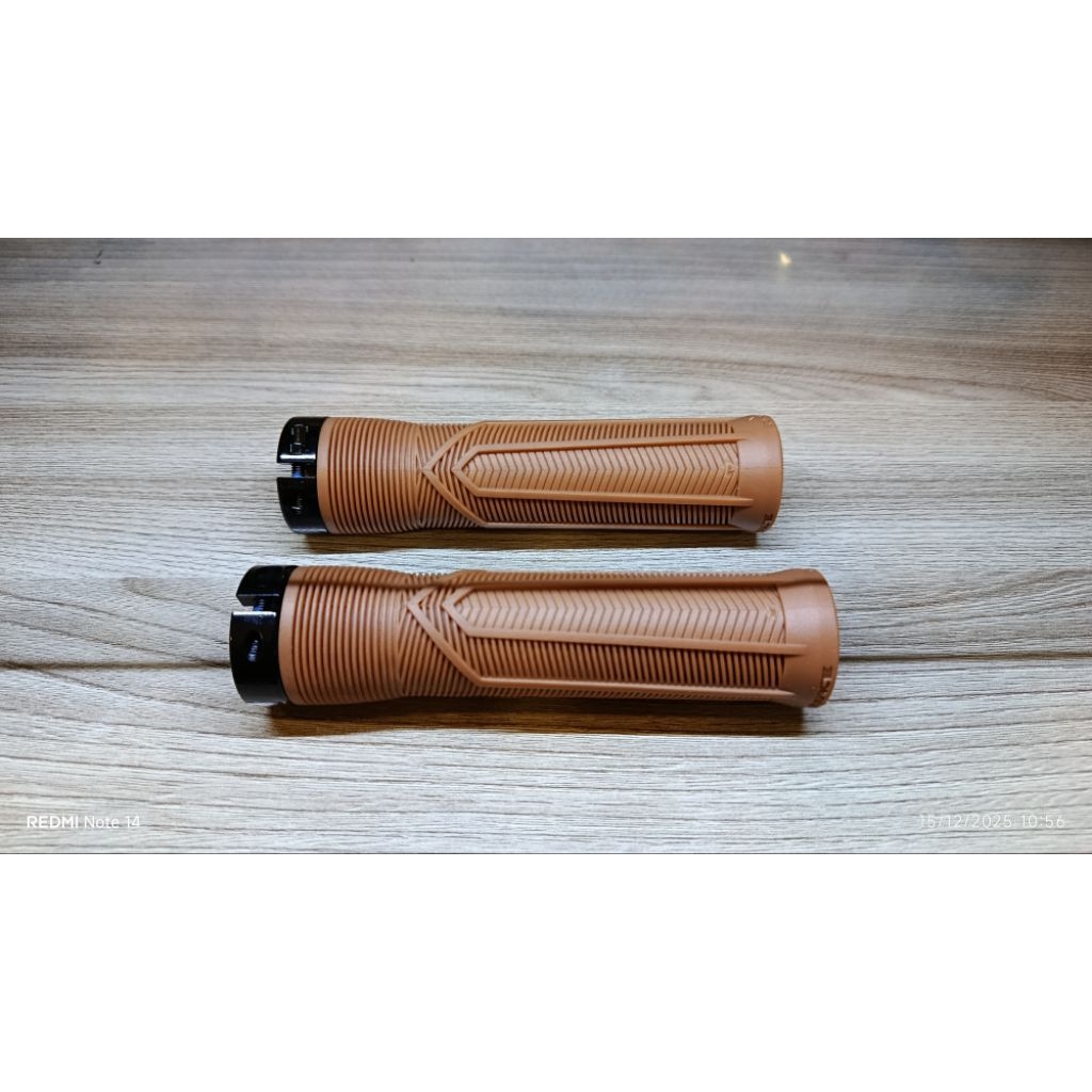 Grip Raceface Chester 31mm Gum black