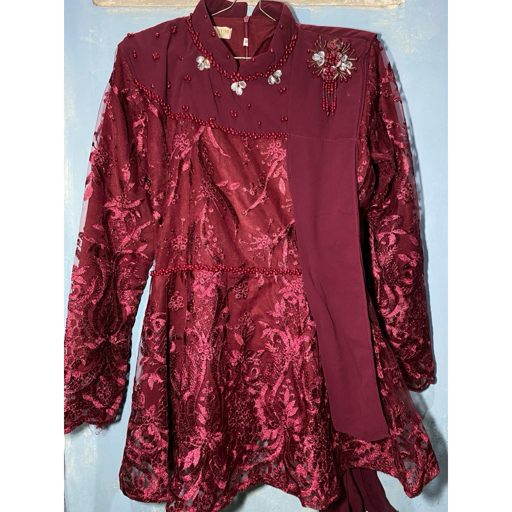 Kebaya lamaran preloved