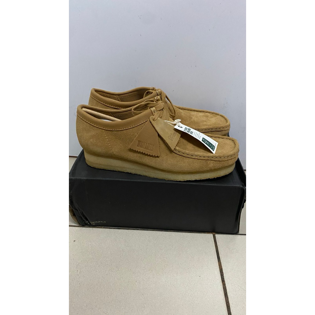 Sepatu Casual Pria Clarks Wallabee BNIB