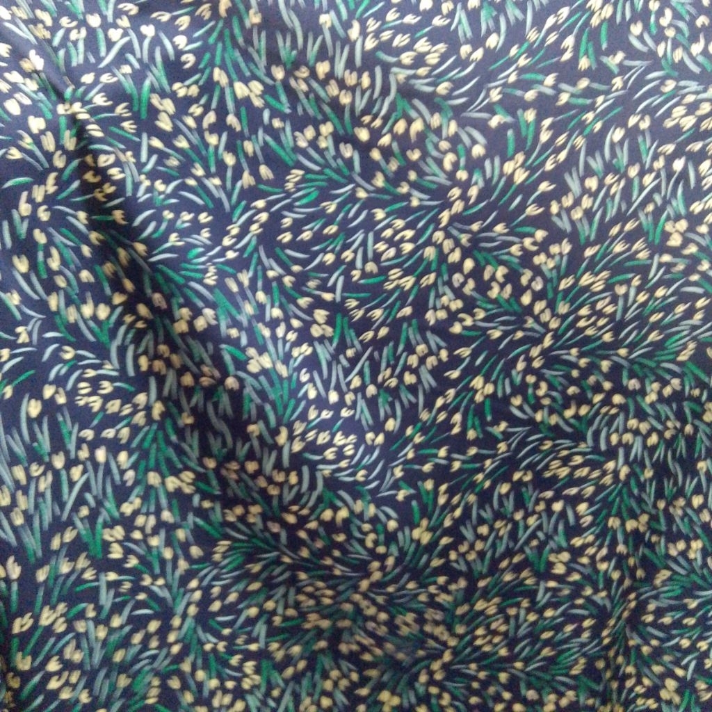 Kain Satin Silk Premium Motif Bunga Tulip Kecil / Satin Silk Floral Meteran - Bahan Gamis Dress Tuni