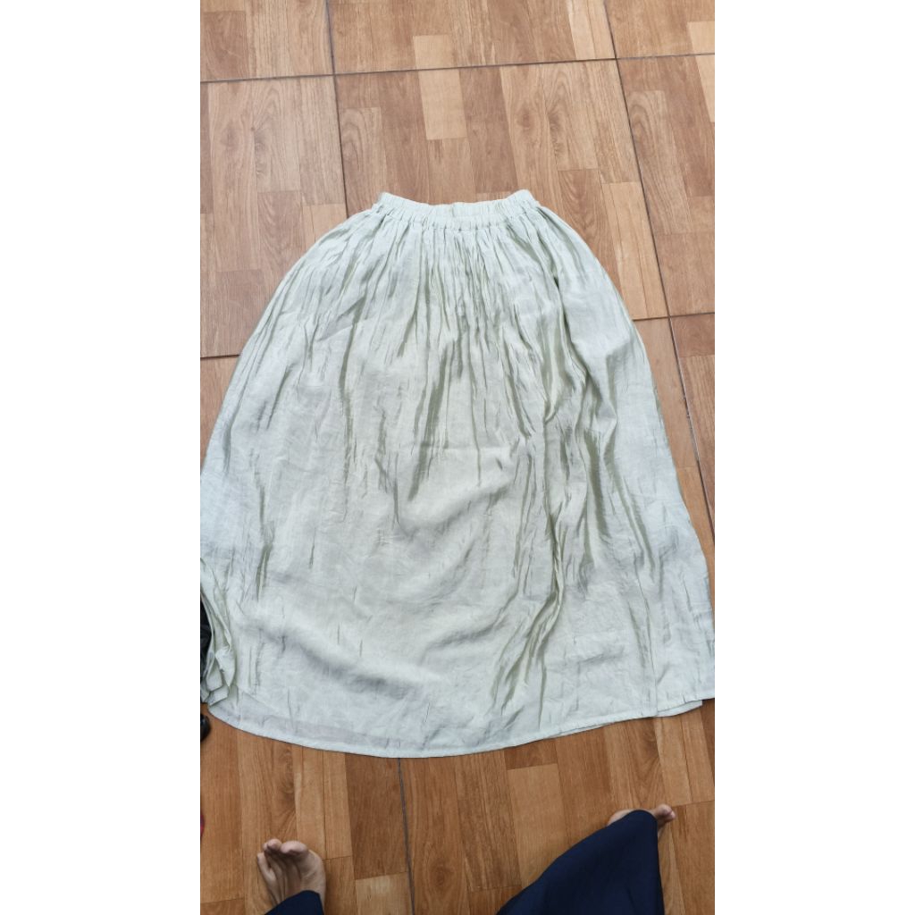 (Preloved) Rok cantik bahan parasut licin rok outfit wanita size L pinggang karet fit to bb 50kg