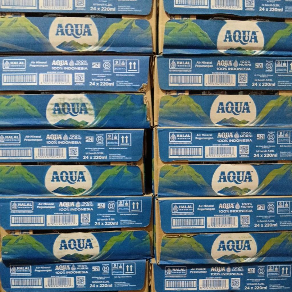aqua botol mini cube 220ml 1dus isi 24botol