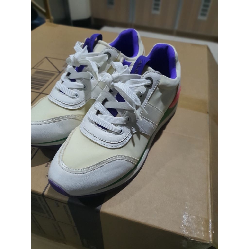 Sepatu sneaker wanita aldo preloved