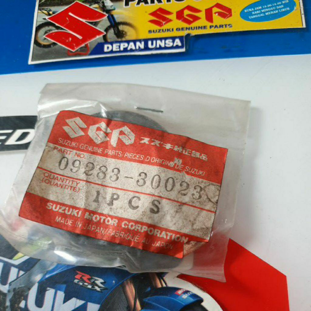 seal oil kruk as kanan Suzuki TRS/GP asli suzuki SGP japan,part katalog no.22