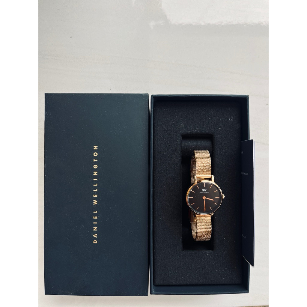 Preloved Daniel Wellington Petite 24 Pressed Melrose RG Black (Original Second)