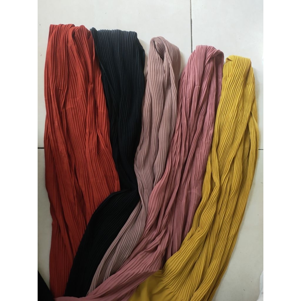 hijab pashmina plisket dari doi/doa ibu