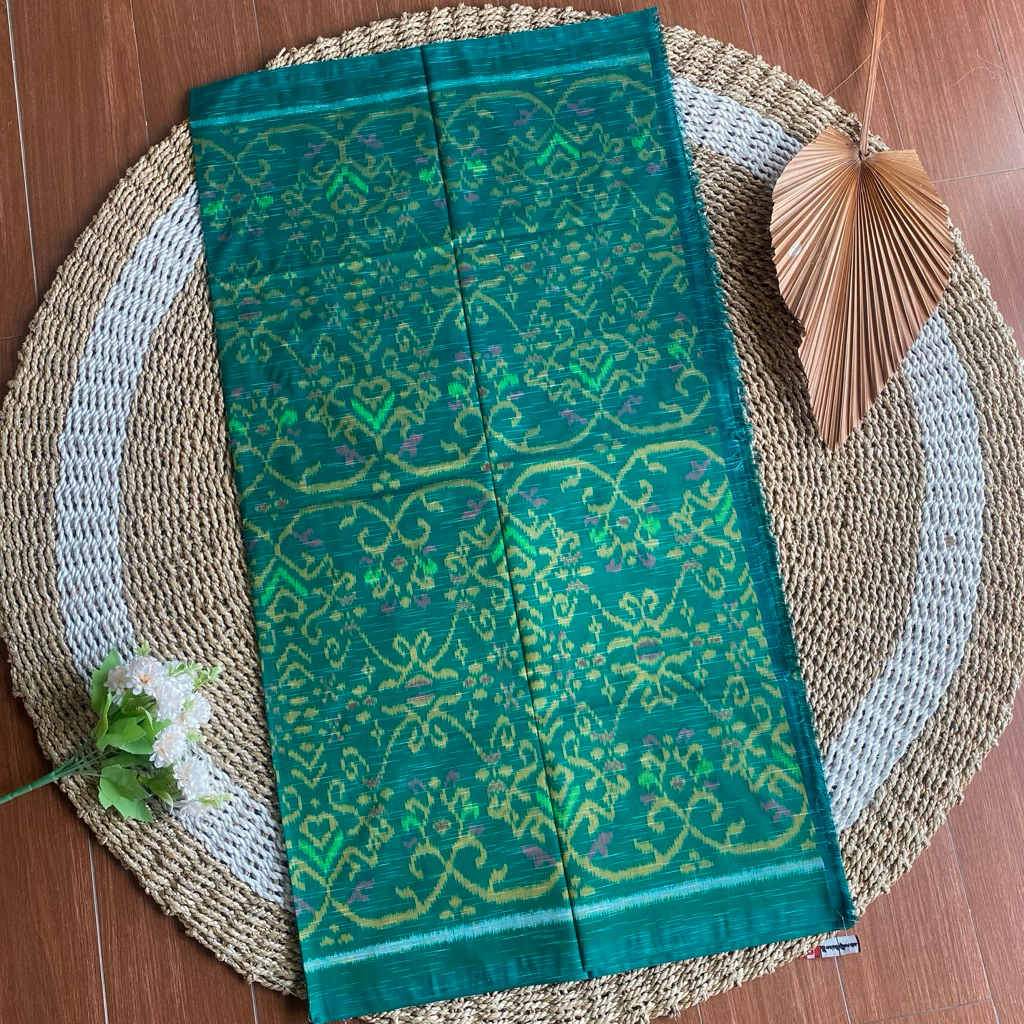 KAIN TENUN ENDEK KHAS BALI MOTIF PATRA ANTIK HIJAU DIMENSI GRINGSING