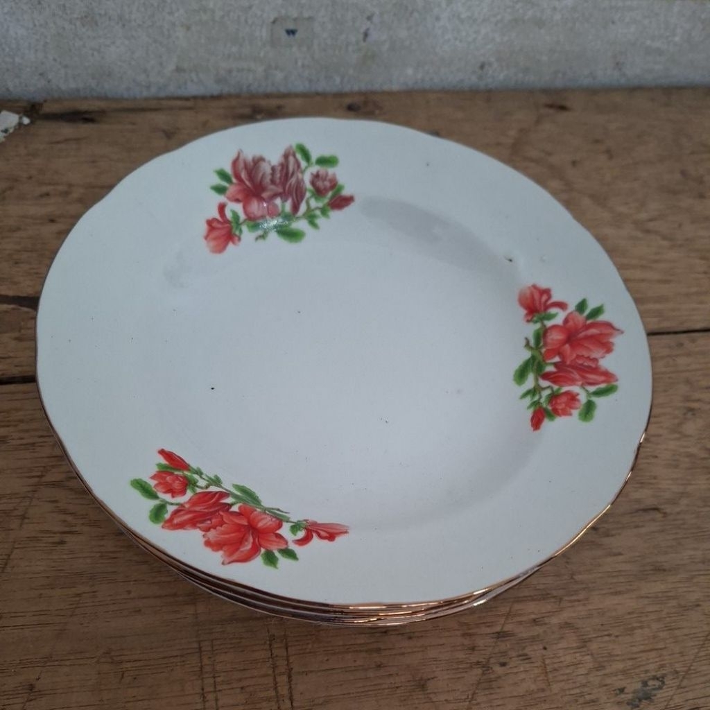 4 pieces Piring Keramik 8inch ada cacat pabrik