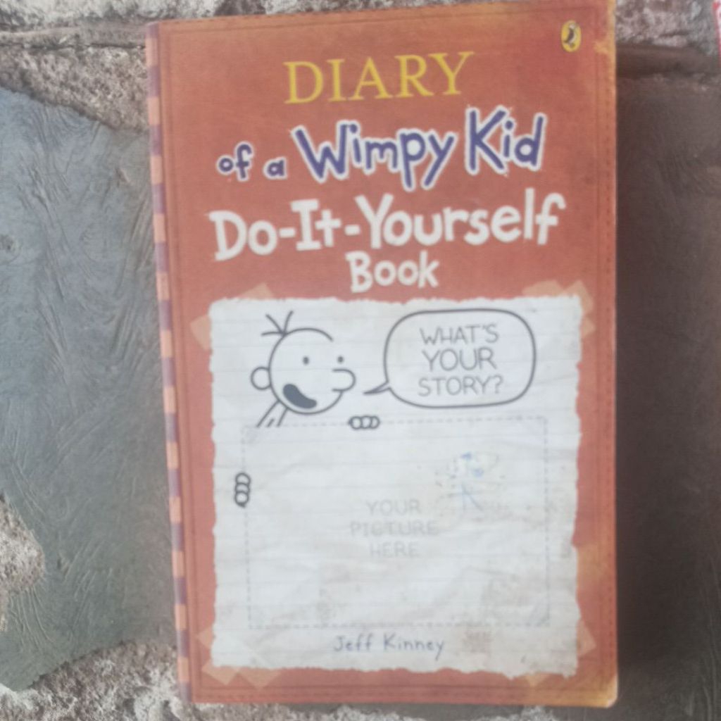 Buku DIARY OF A Wimpy KiD Do It Yourself Book