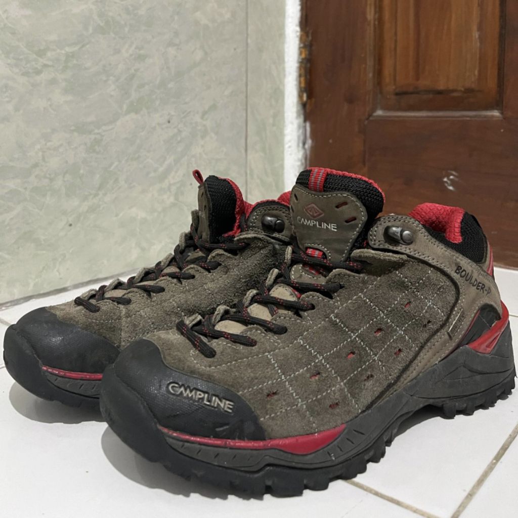 Sepatu second Hiking Gunung Outdoor Campline size 39 insol 24,5 cm