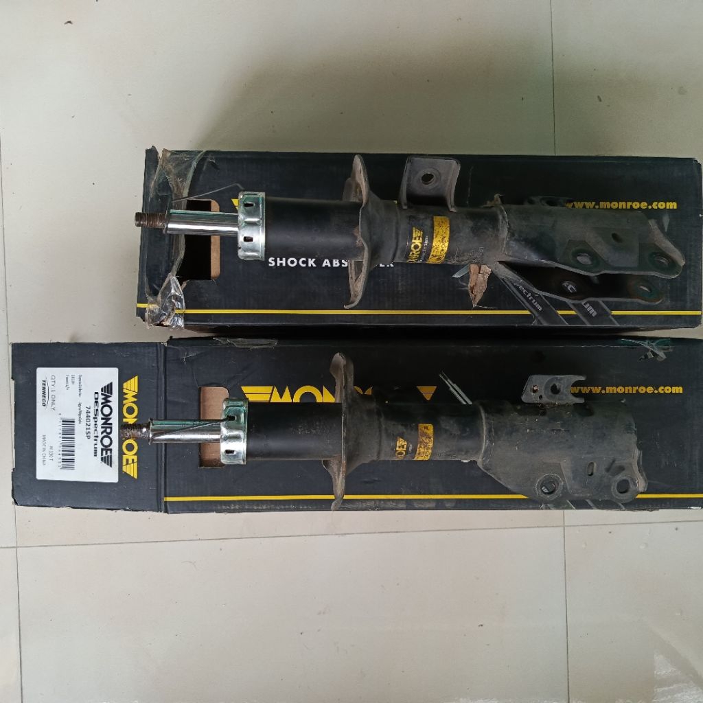 Shock Depan Ayla / Agya Monroe