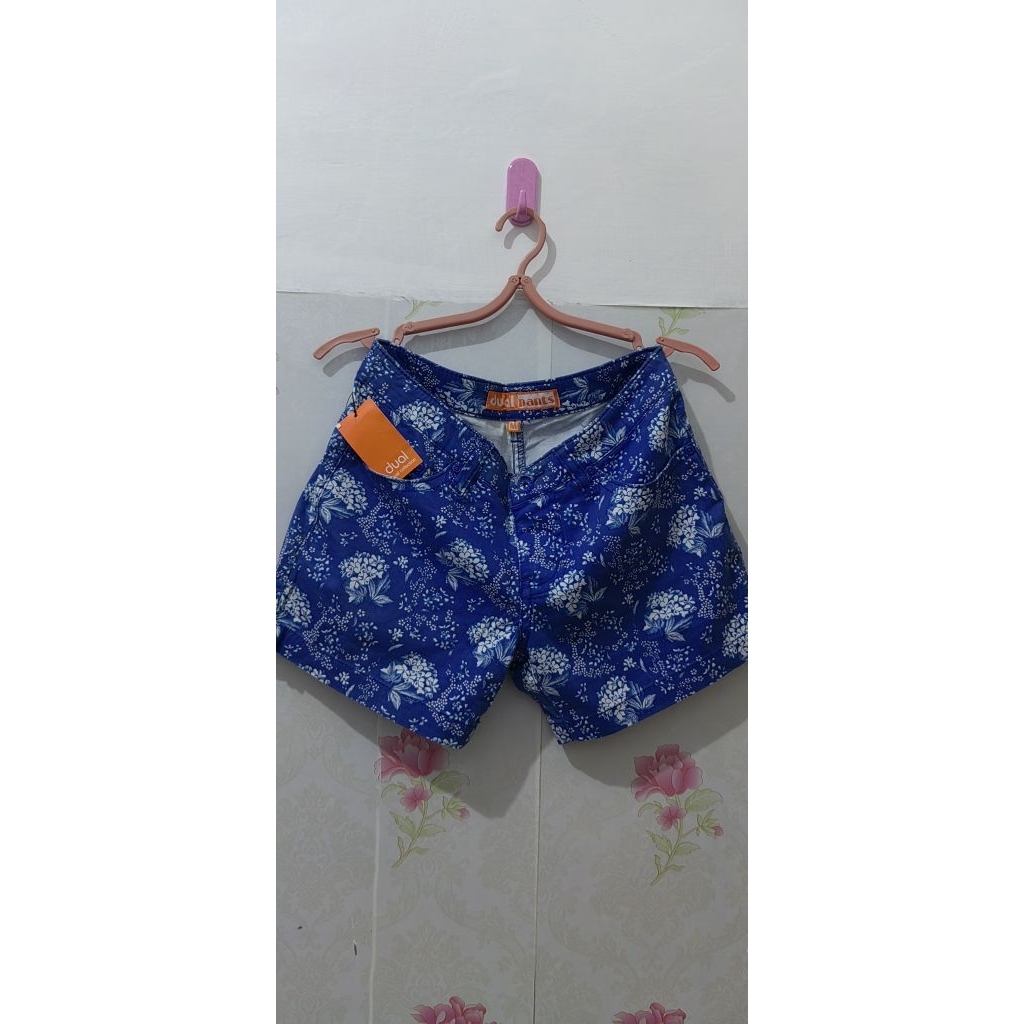 Hotpants / Celana Pendek wanita / JEANS / Denim / motif bunga / Merk Dual