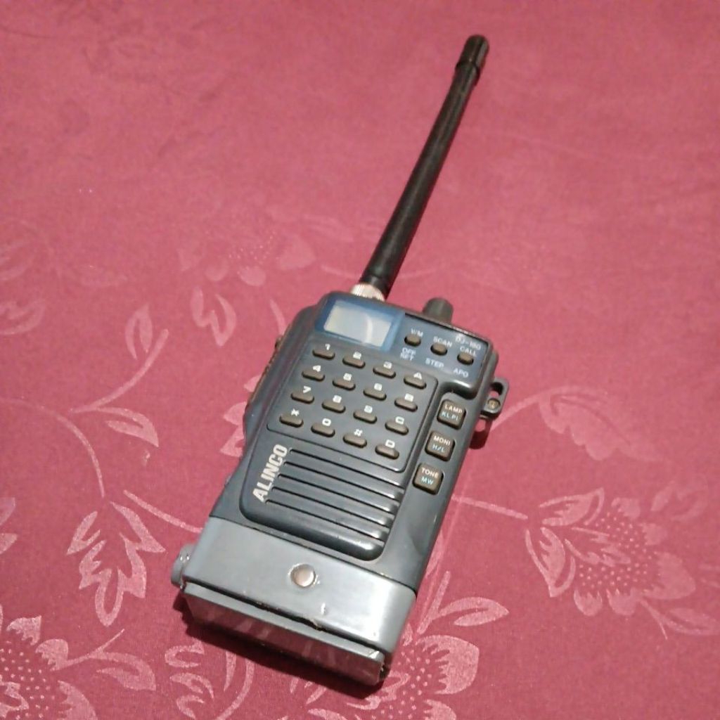 HT Alinco DJ-180 + Antena