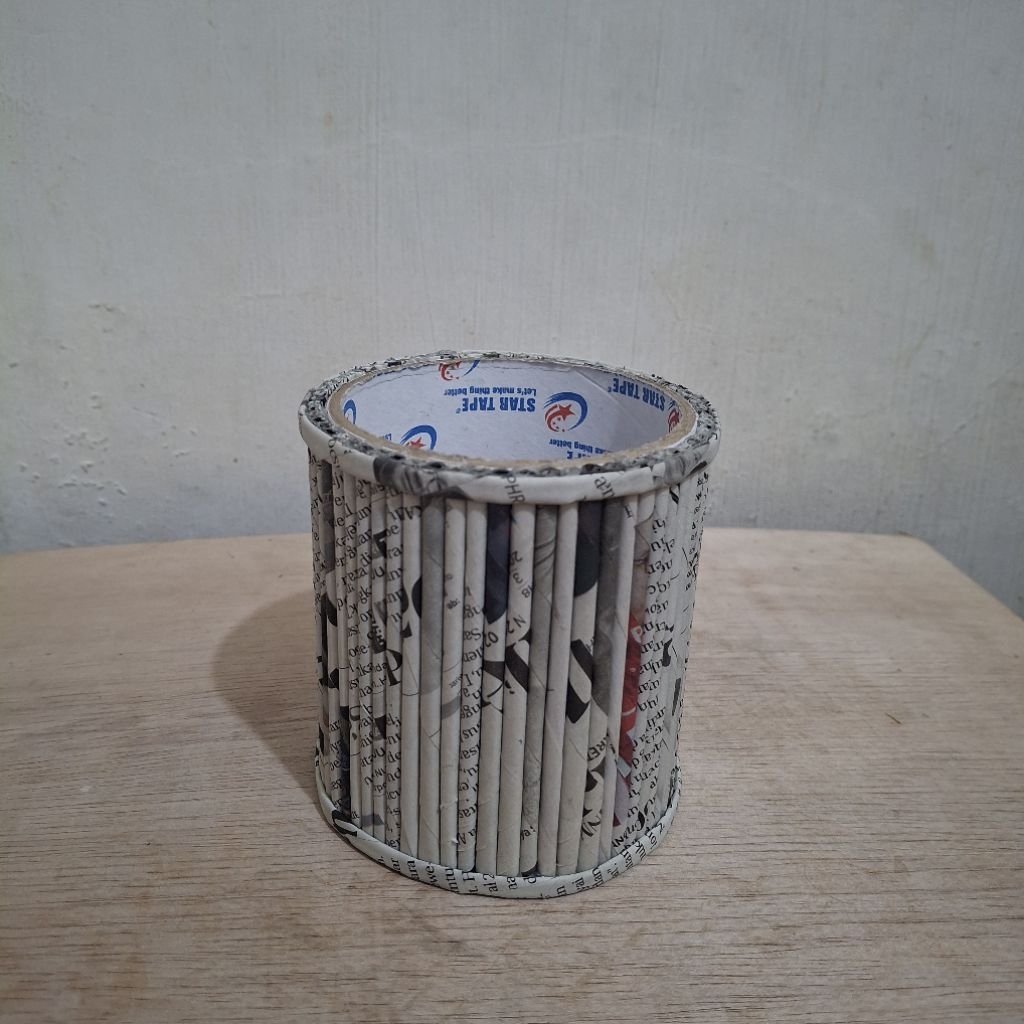 Prakarya Tempat Pensil Koran Bekas | Kerajinan Tangan Bahan Bekas