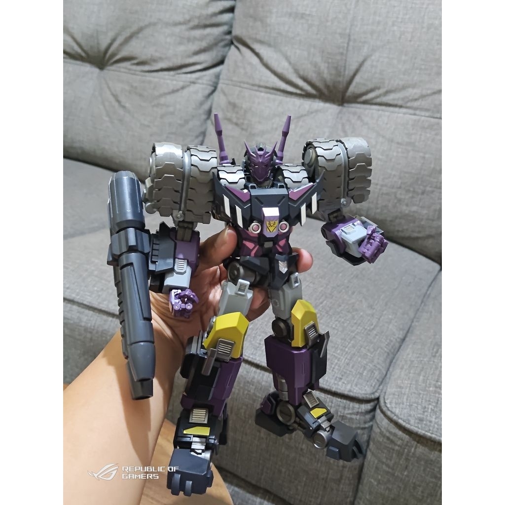 Yolopark Tarn AMK Series Exclusive Hasbro