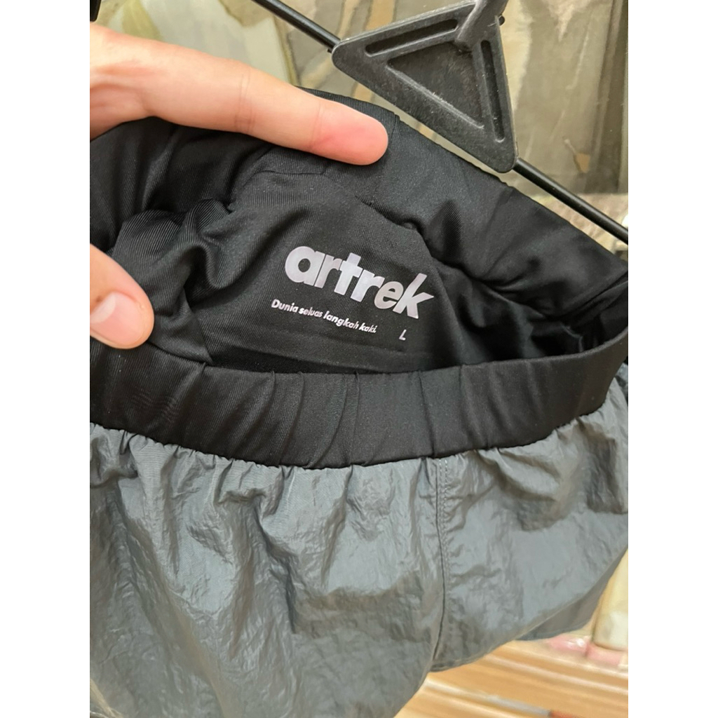 Preloved artrek celana lari sz L