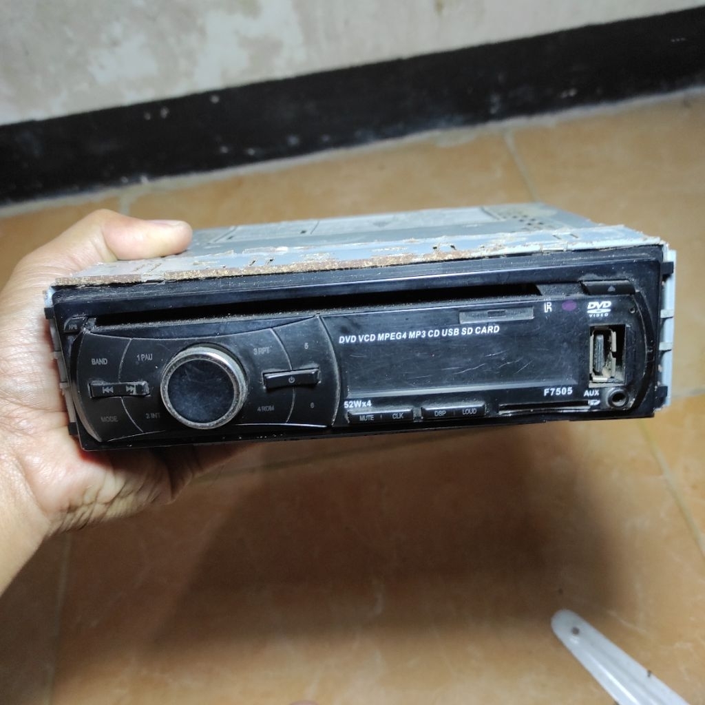 tape mobil bekas off rusak bahan Oprekan sesuai di foto ( baca diskripsi)