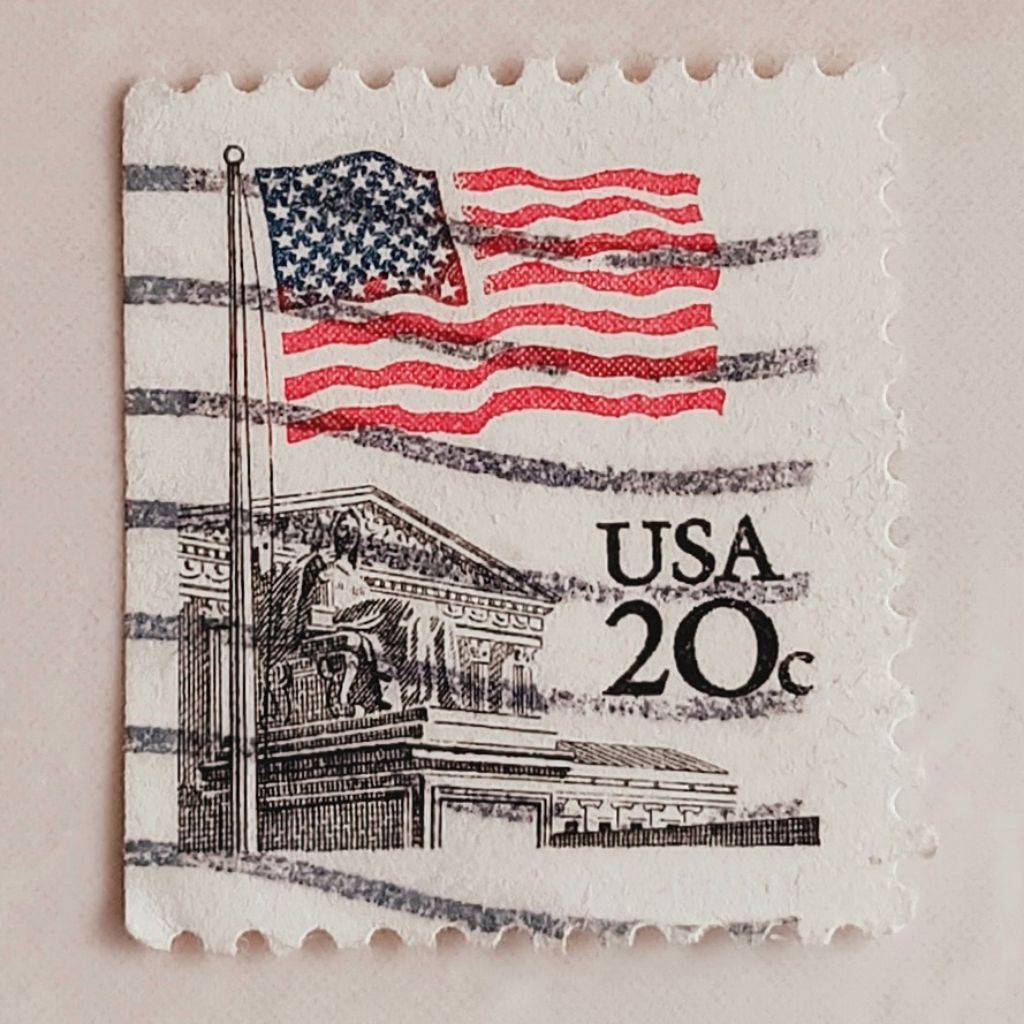 (AE) Perangko Amerika Serikat 1981 Flag over Supreme Court Issue - Flag Over Supreme Court, by Dean 