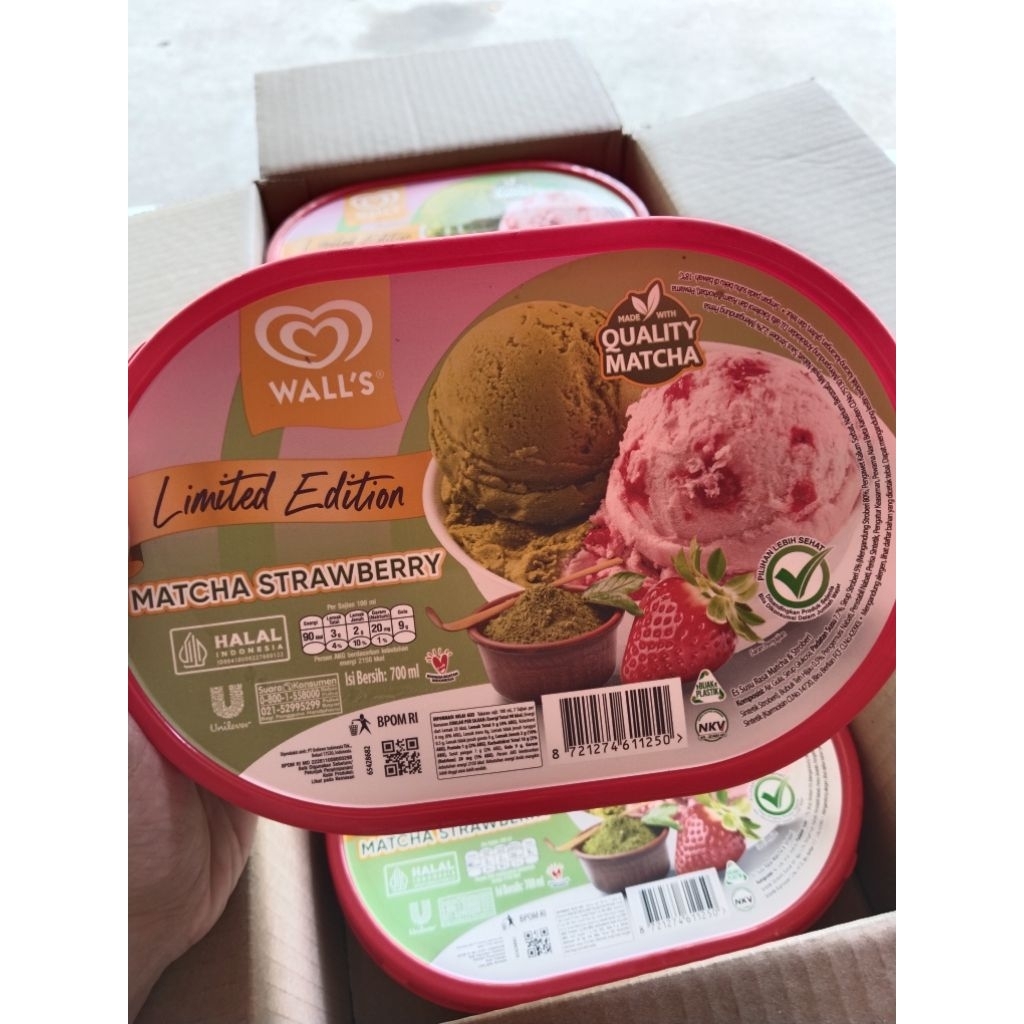 es krim walls 700 ml matcha stoberi