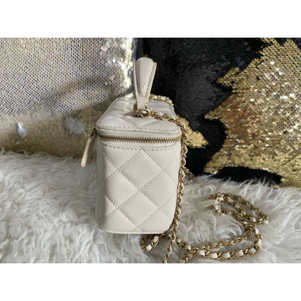 Chanel 21A Vanity case with top handle bag