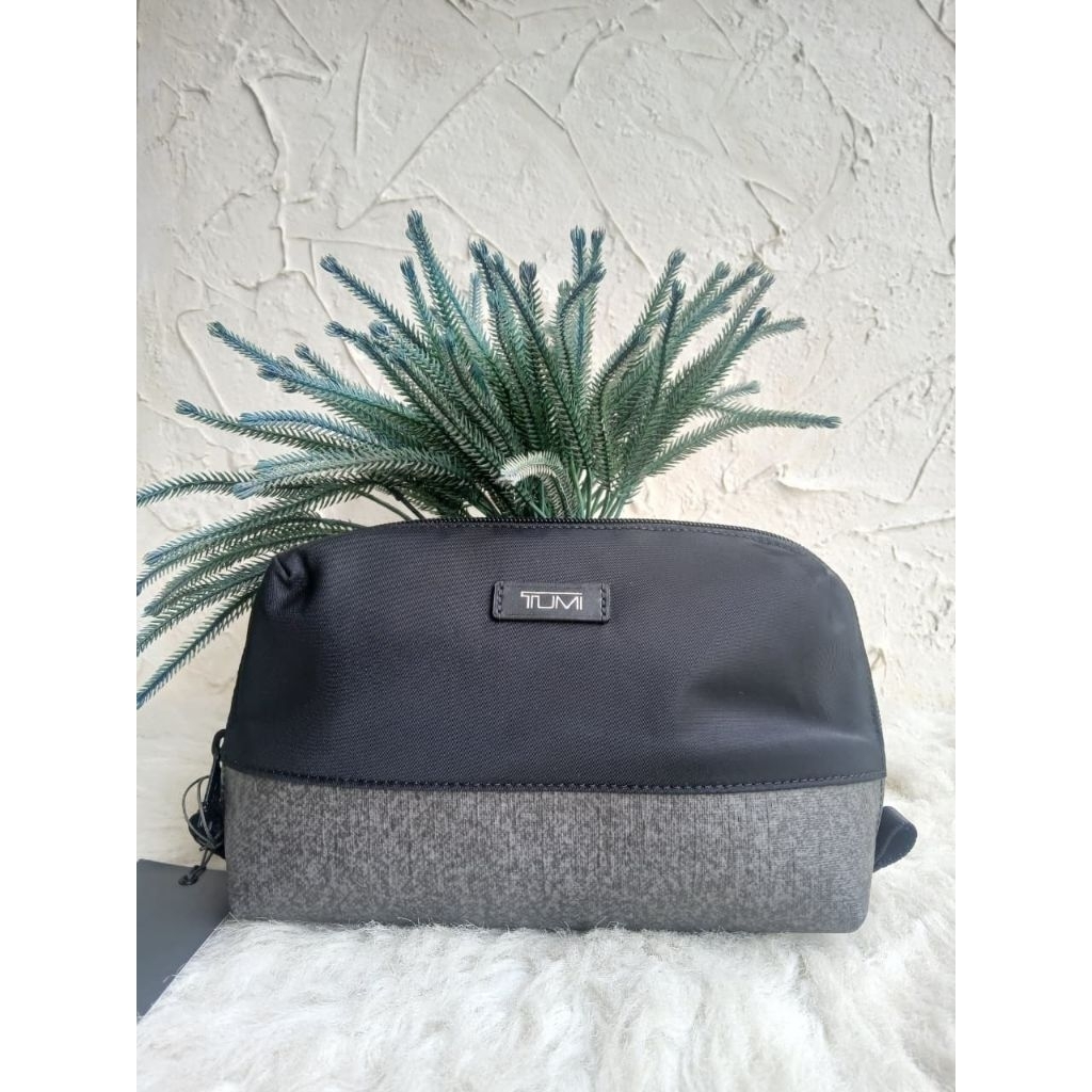 Tumi pouch black