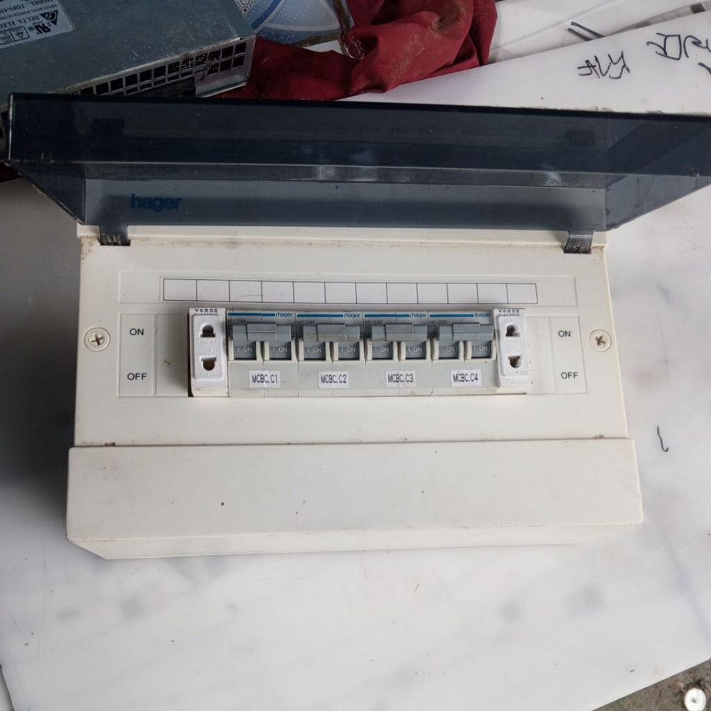 kotak distribusi listrik Panel MCB Merk Hager