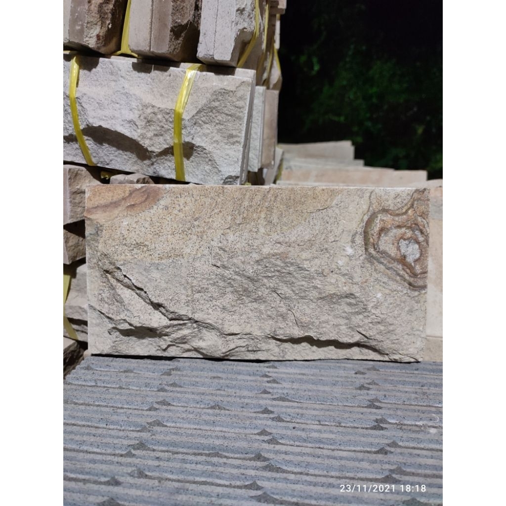 Batu palimanan rata alam ukuran 15x30