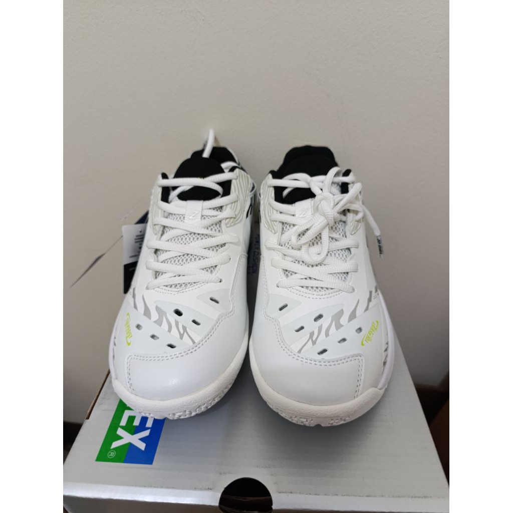 sepatu badminton yonex shb65 z3 white tiger