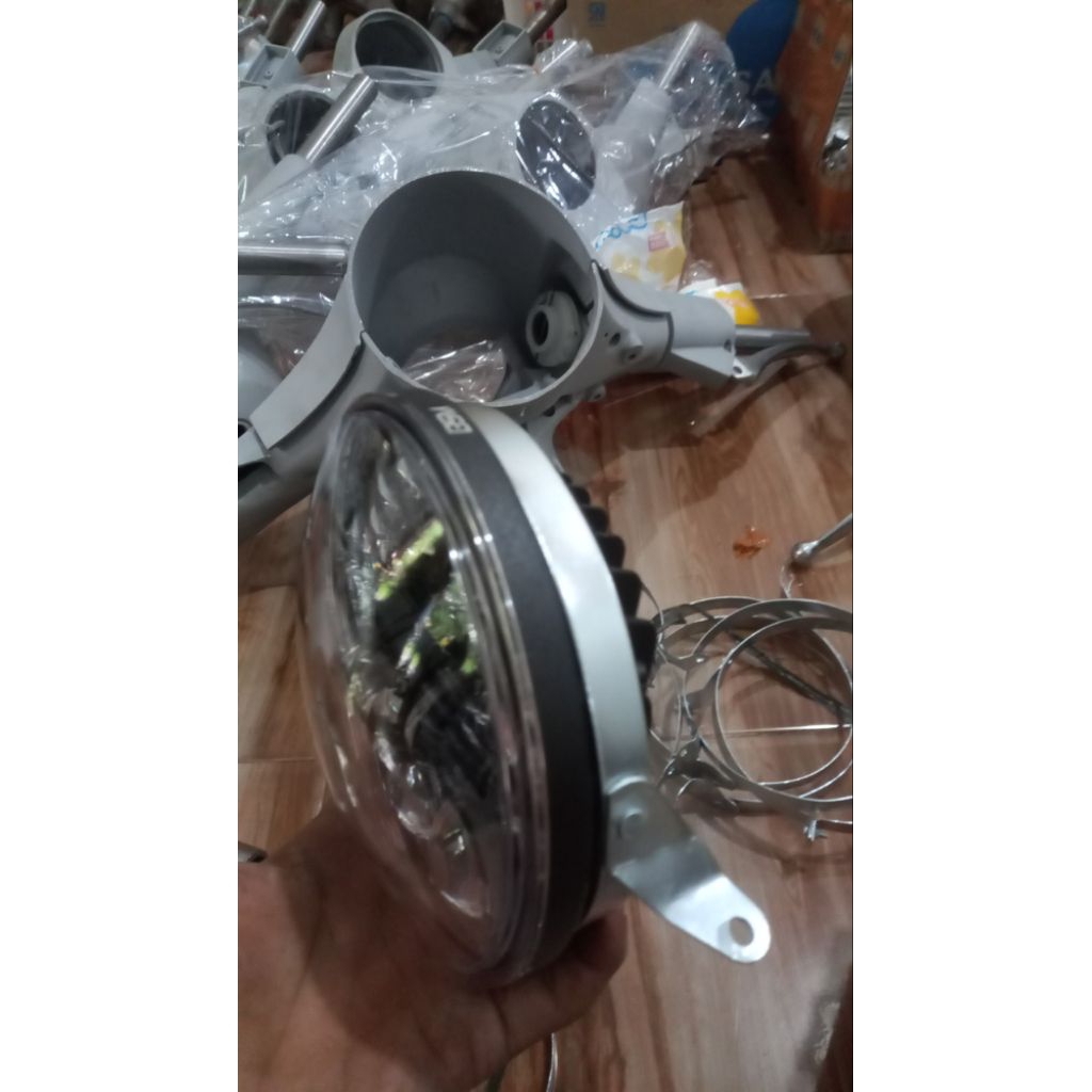 Bracket Ring Lampu/Breket Ring Lampu Vespa New px Breket Lampu Setang New Px