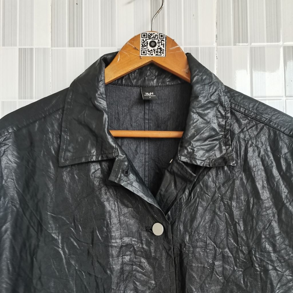 1215. JAKET KULIT BOXY WARNA HITAM SIZE XL PRELOVED