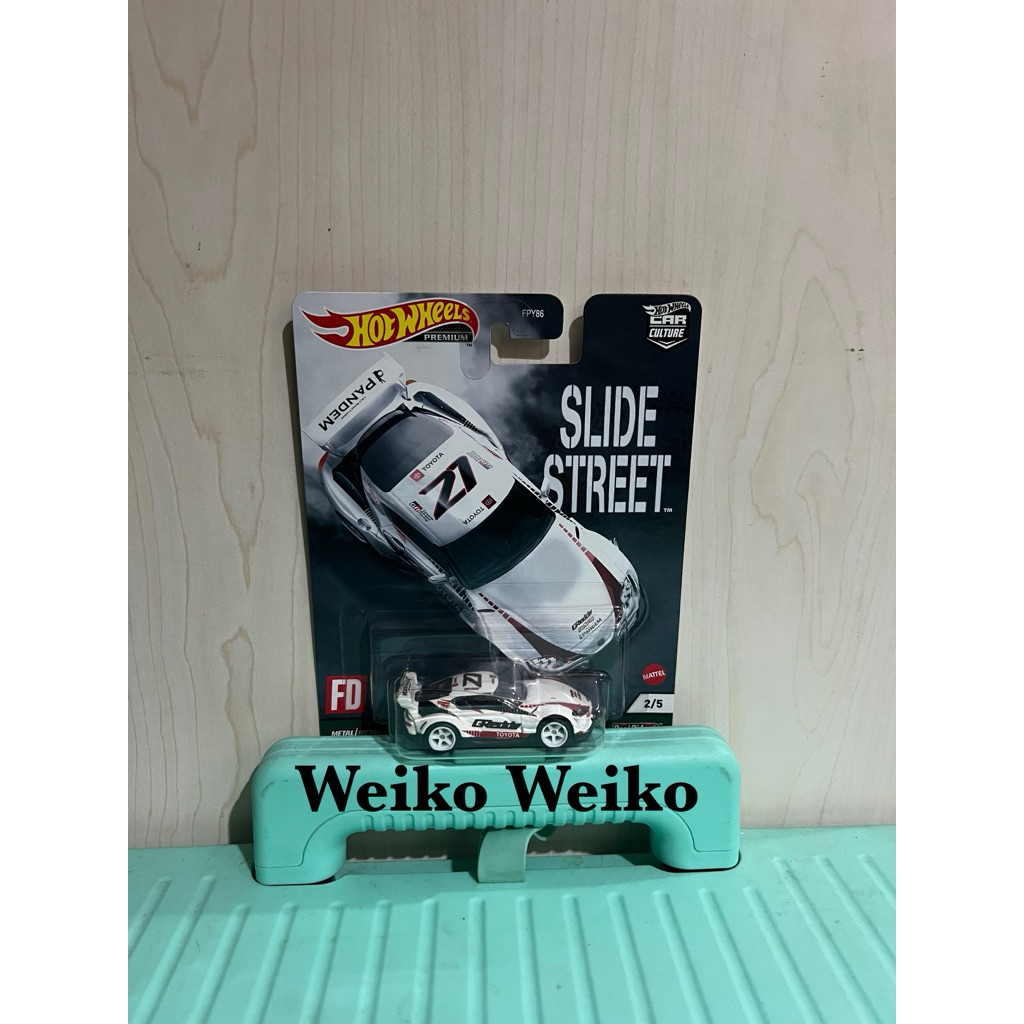 hotwheels premium slide street 20 toyota gr supra white