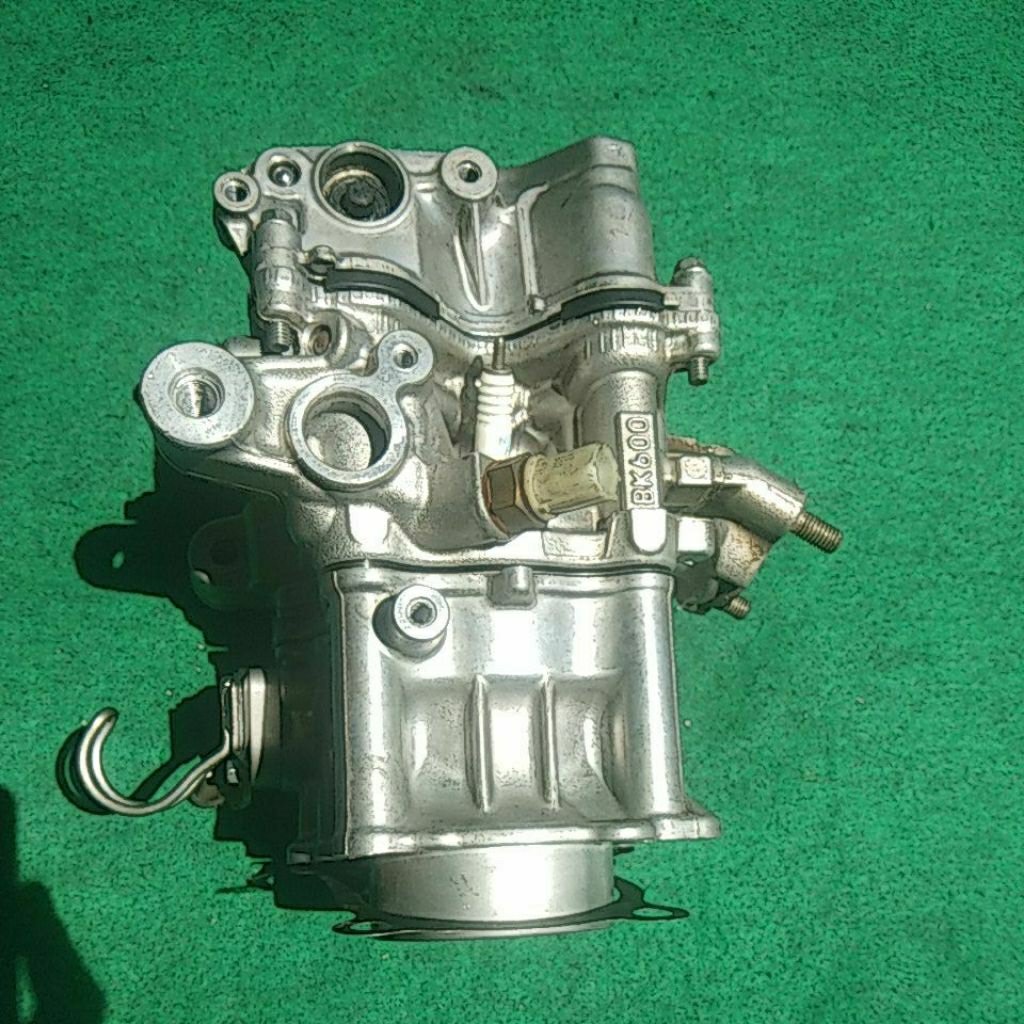 bloc blok cylinder head Yamaha R15 R 15 V3 V4 VVA Aerox N max