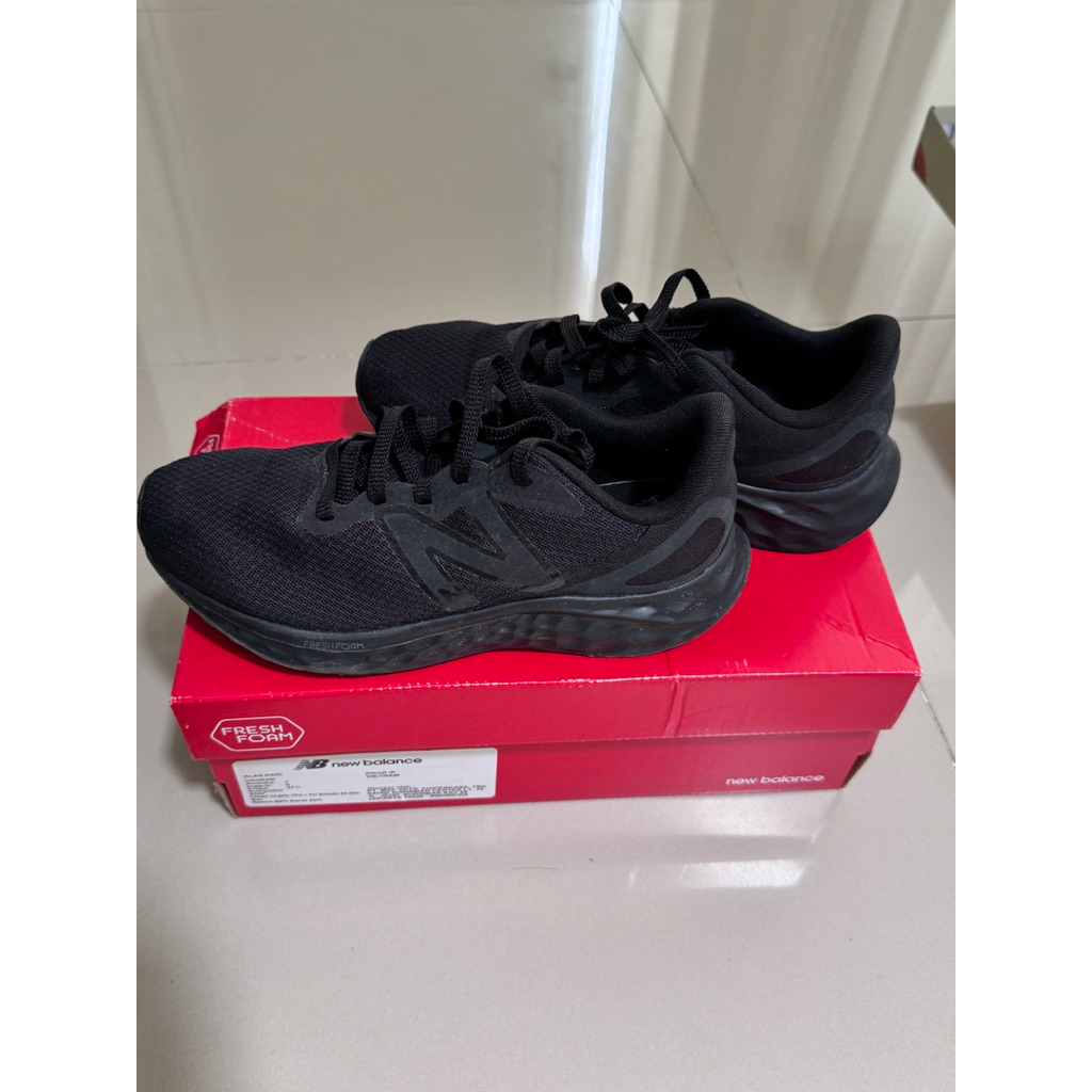 PRELOVED RUNNING SHOES NEW BALANCE