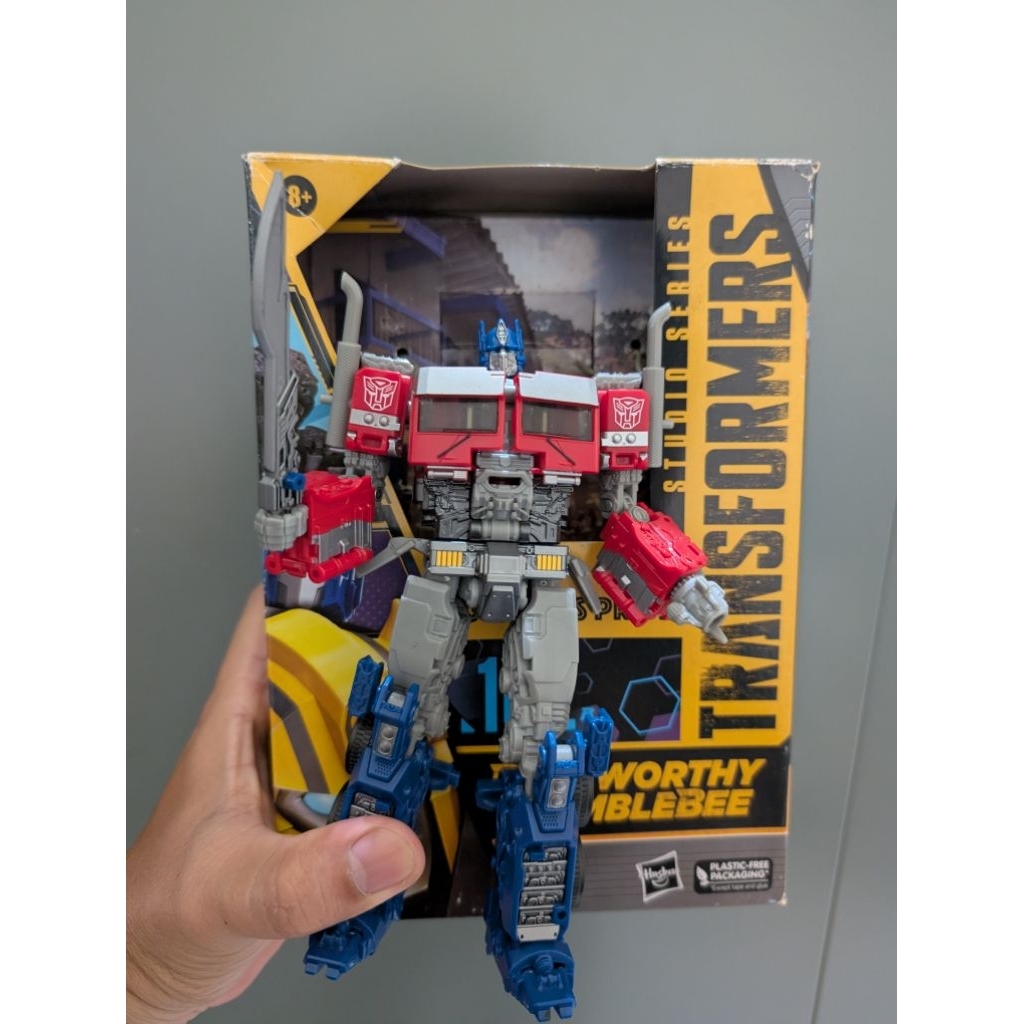 Transformers Optimus Prime Studio Series 102 Buzzworthy