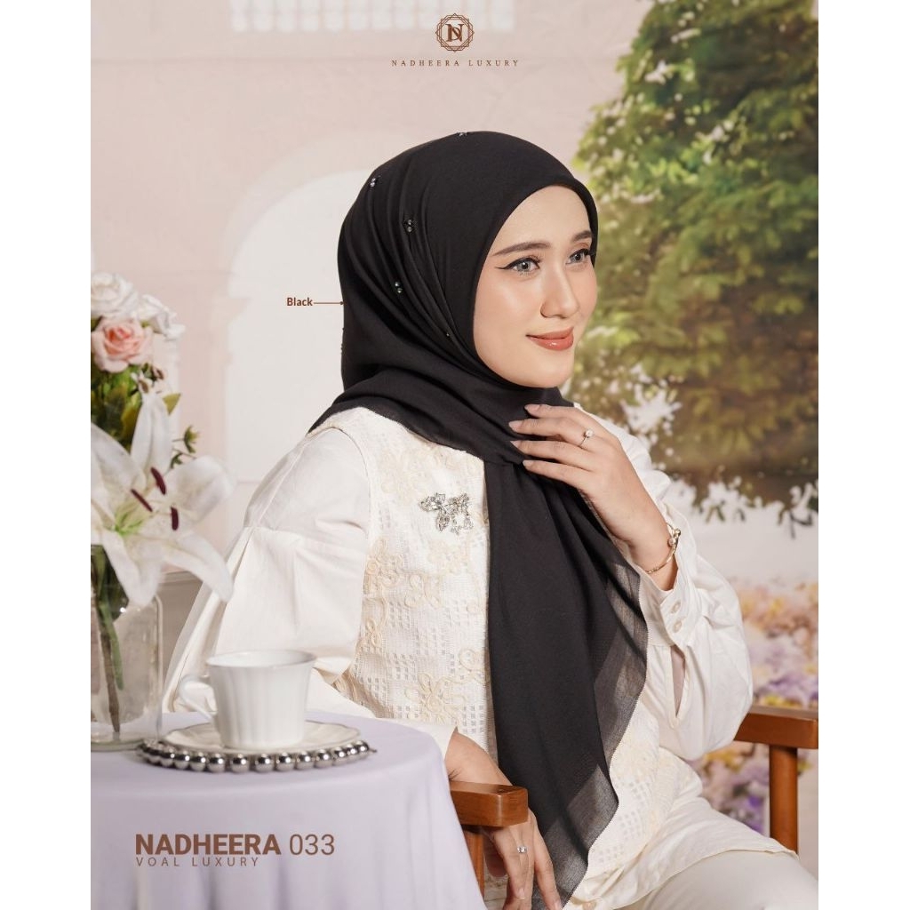 ready || hijab segiempat polos nadheera 033 by Nadheera Luxury