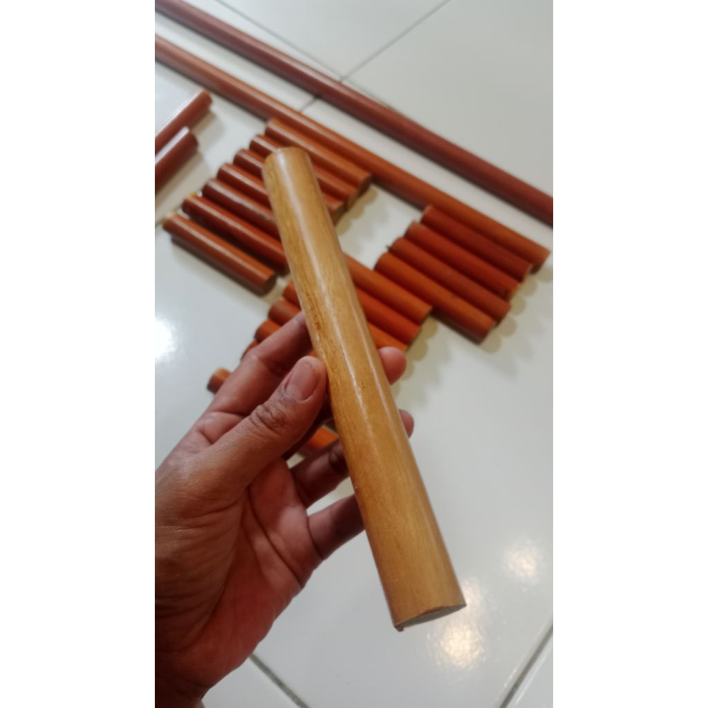 KAYU DOWEL DIAMETER 2,5CM vernish