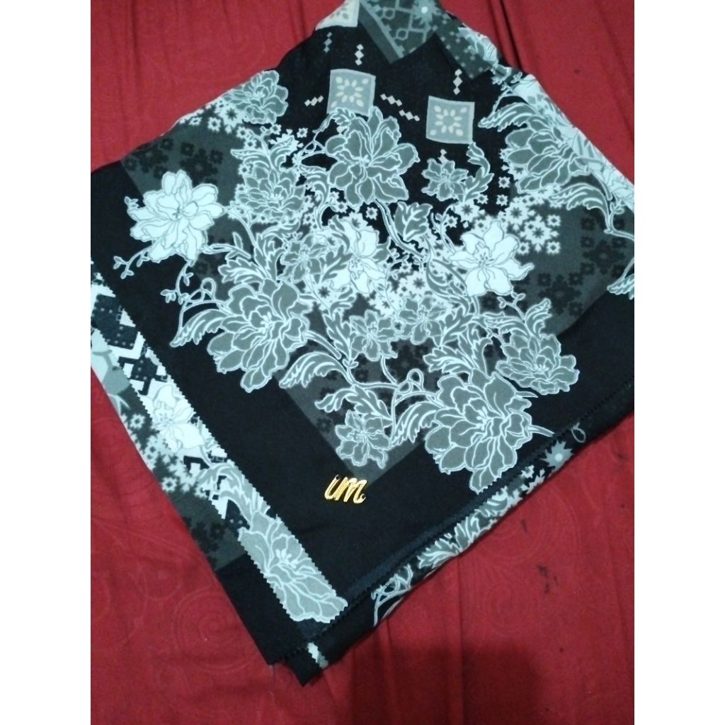 UMAMA MOTIF HITAM
