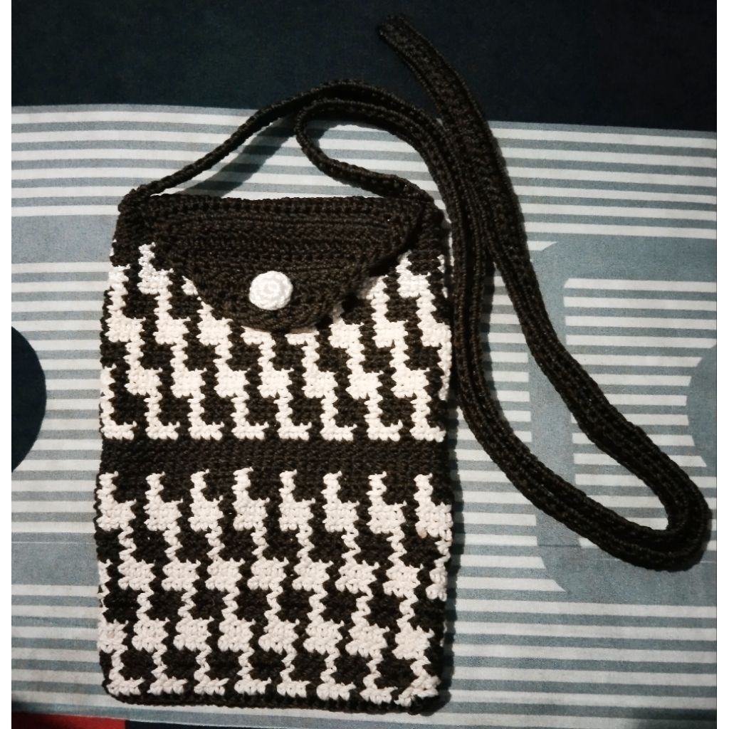 Tas Hp rajut, lagi promo, tali panjang motif zigzag