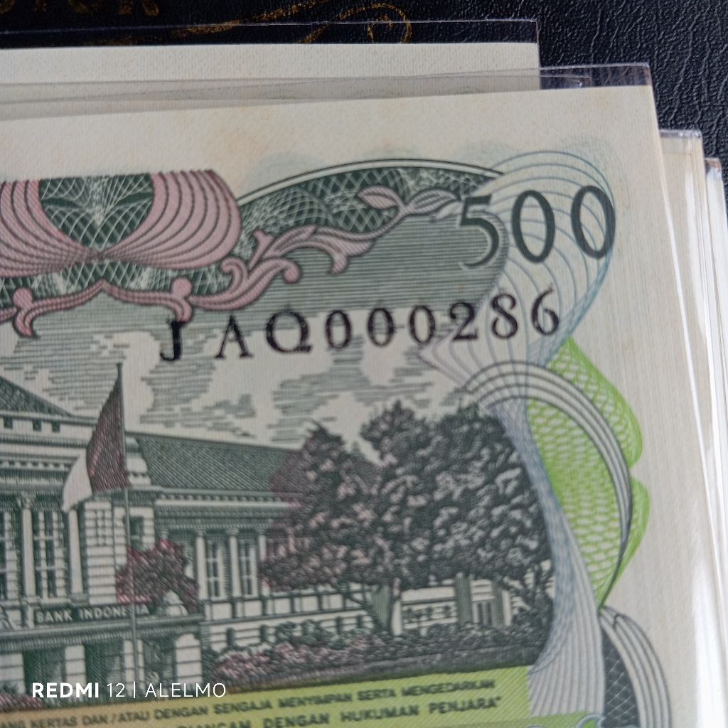 seri kecil uang kertas 500 rupiah bunga bangkai tahun 1982 seperti baru asli