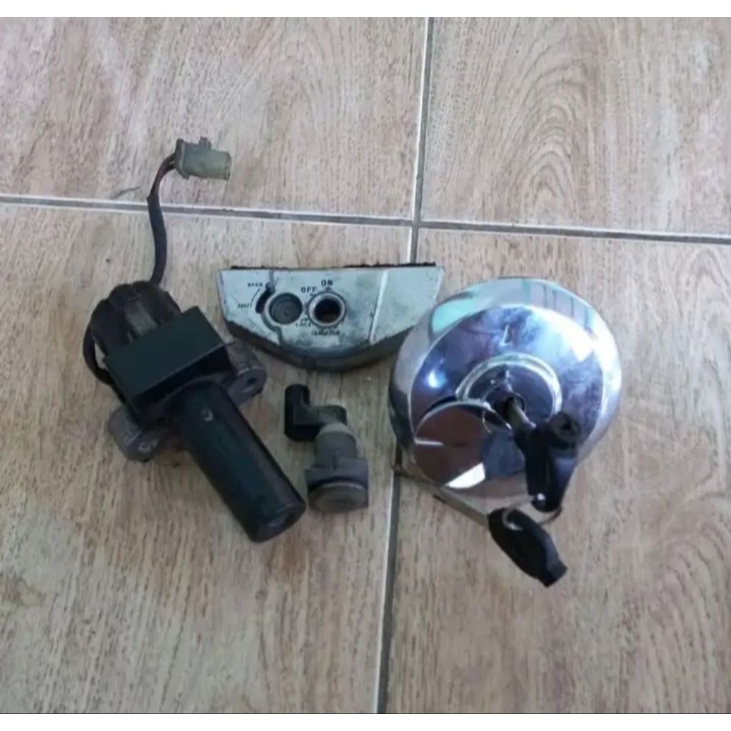 key set Kunci kontak set jok tengki CB150R Old original copotan