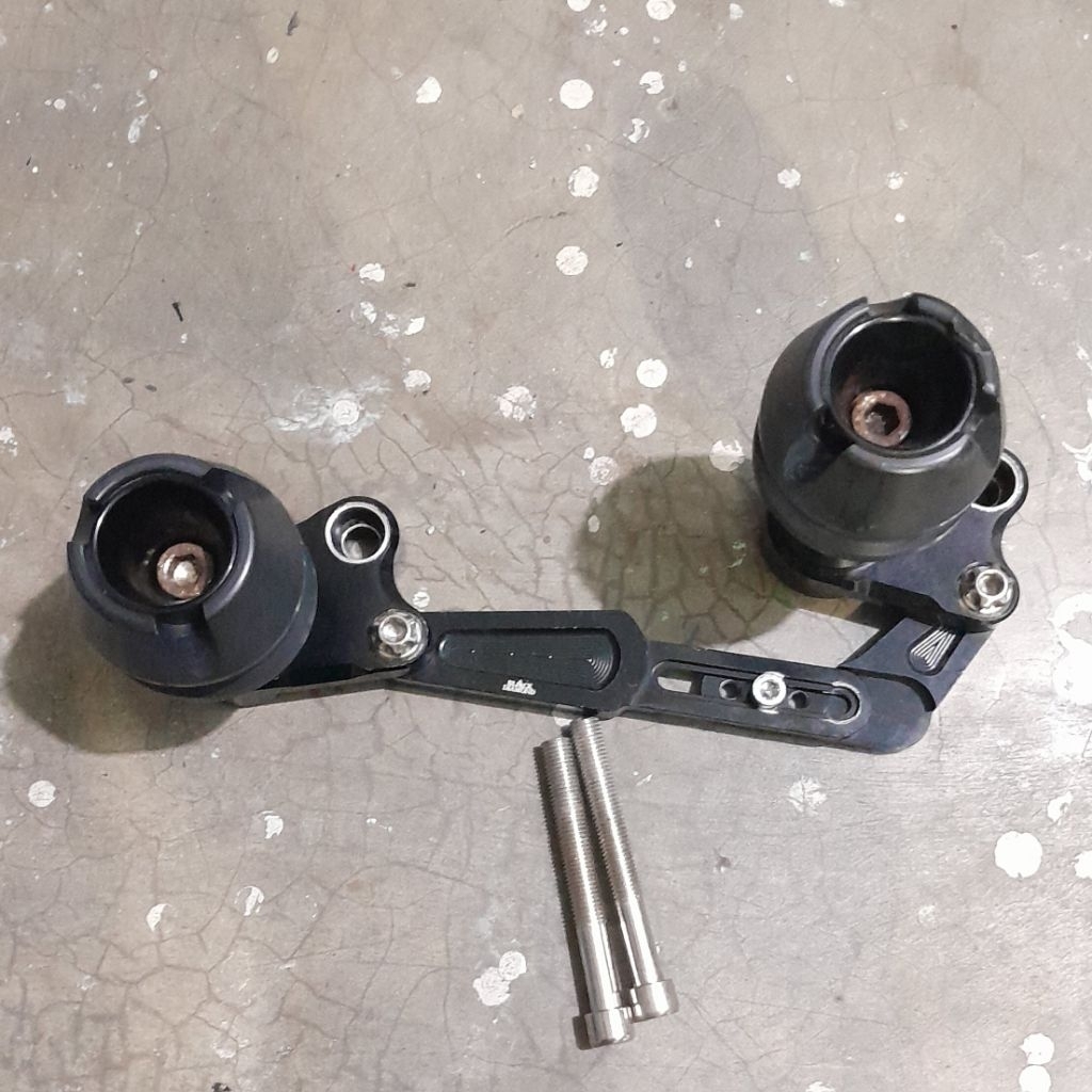 slider / pelindung knalpot arm CNC black diamond honda adv 150. second pemakaian